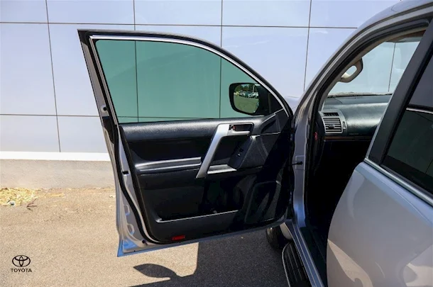 2019 Toyota Prado VX image 13