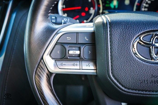 2023 Toyota Landcruiser VX image 17