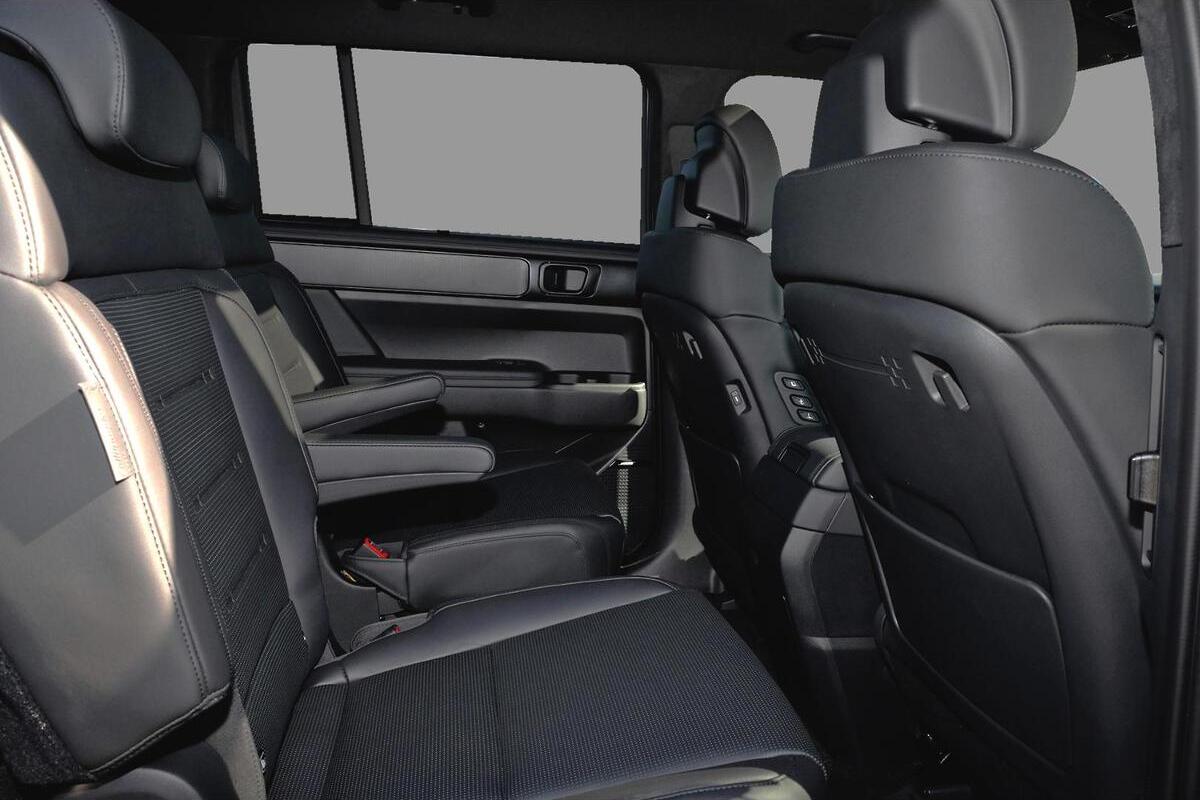 2024 Hyundai Santa Fe Hybrid Calligraphy Auto AWD MY25 image 8