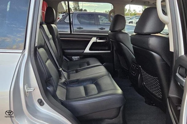 2020 Toyota Landcruiser VX image 12
