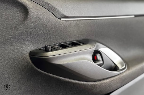 2021 Toyota Yaris Cross Hybrid GX image 16