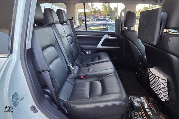 2020 Toyota Landcruiser Sahara image 14