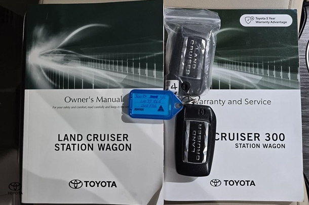 2022 Toyota Landcruiser Sahara ZX image 34