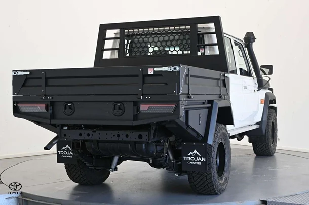 2025 Toyota LC Military GXL image 5