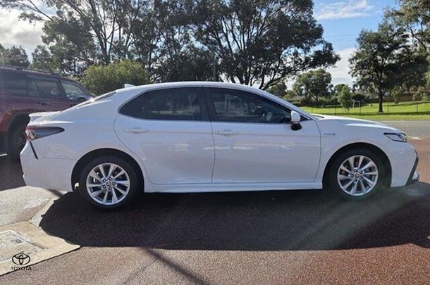 2021 Toyota Camry Hybrid Ascent Sport image 4