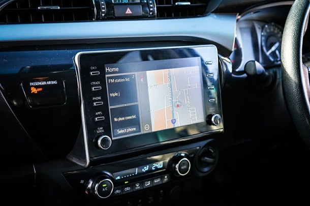 2021 Toyota Hilux 4x4 SR5 image 26
