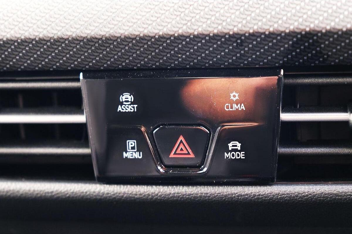 2024 Volkswagen Golf 110TSI R-Line 8 Auto MY24 image 13