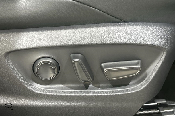 2023 Toyota Corolla Cross Hybrid Atmos AWD image 14