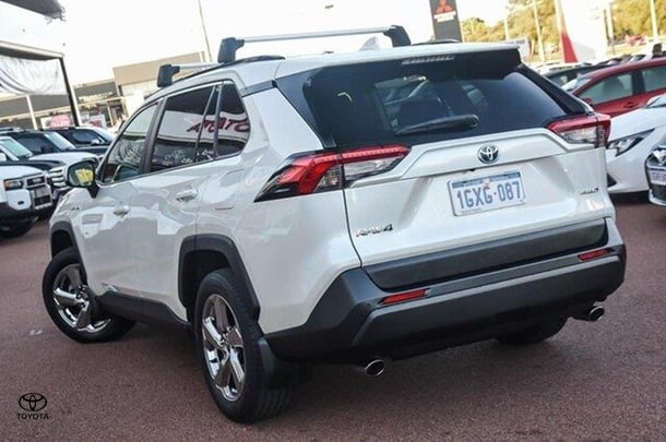 2019 Toyota RAV4 GXL image 2