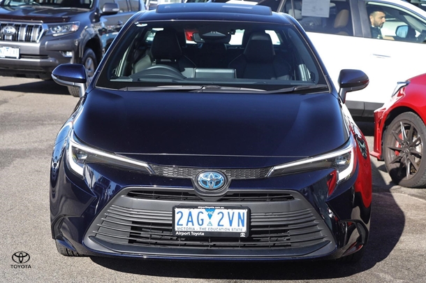 2024 Toyota Corolla Sedan Hybrid ZR image 9