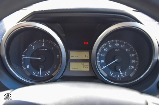 2017 Toyota Prado GX image 10