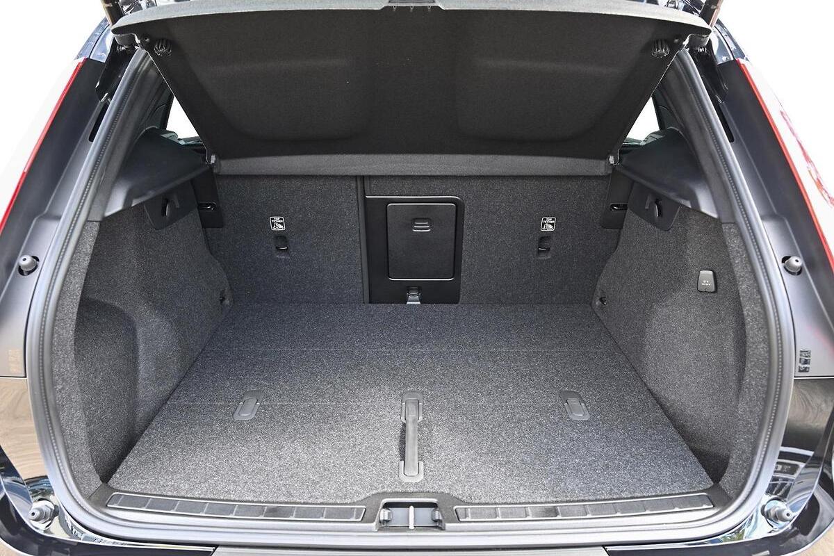 2024 Volvo XC40 Black Edition Auto AWD MY25 image 8