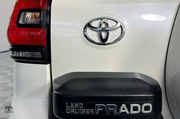 2023 Toyota Prado VX image 8