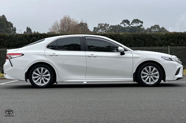 2018 Toyota Camry Hybrid Ascent Sport image 2