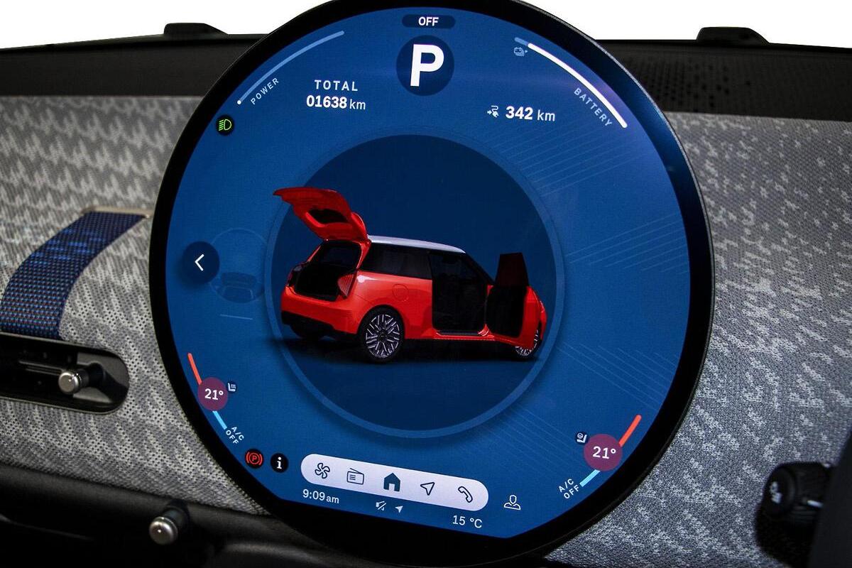 2024 MINI Cooper SE Favoured Auto image 11