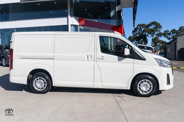 2022 Toyota HIACE LWB image 3
