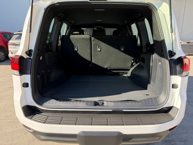 2026 Toyota LandCruiser 300 GX Diesel image 5