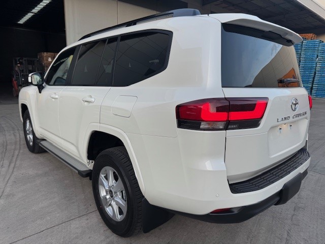 2026 Toyota LandCruiser 300 GXL Diesel image 2