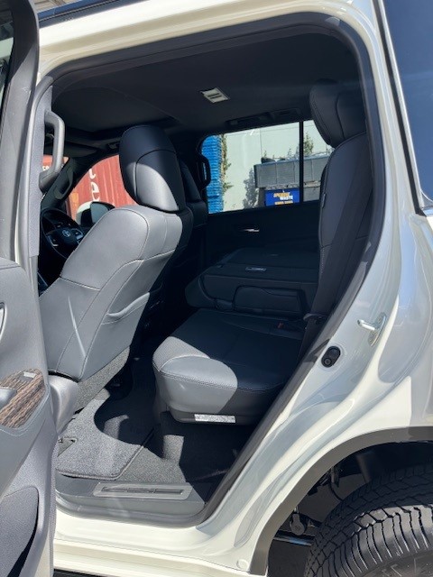 2026 Toyota LandCruiser 300 VX Diesel image 4