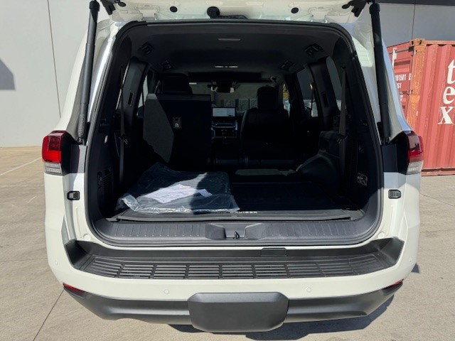 2026 Toyota LandCruiser 300 VX Diesel image 5