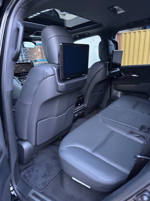 2026 Toyota LandCruiser 300 Sahara Diesel image 4