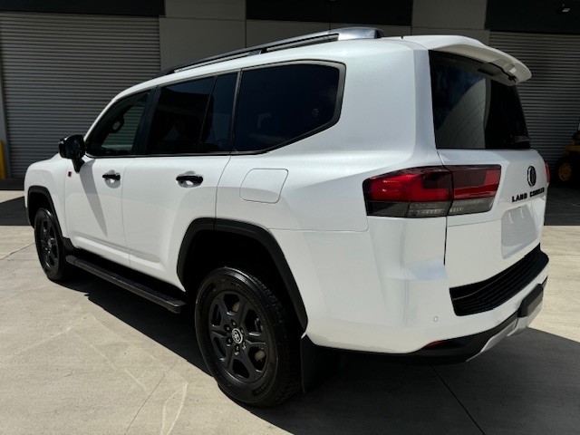2026 Toyota LandCruiser 300 GR Sport Diesel image 2