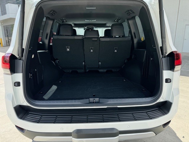 2026 Toyota LandCruiser 300 GR Sport Diesel image 5