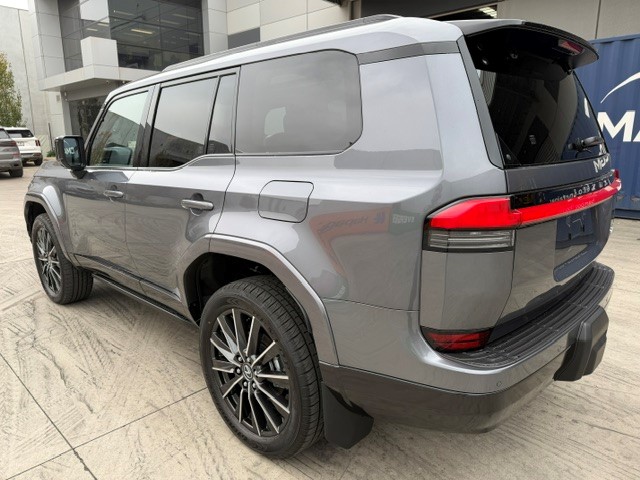 2026 Lexus GX550 Sports Luxury image 2
