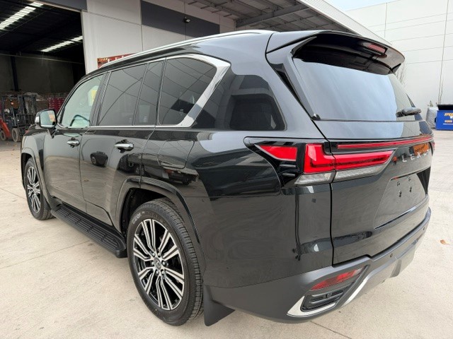 2026 Lexus LX500d Sports Luxury image 2