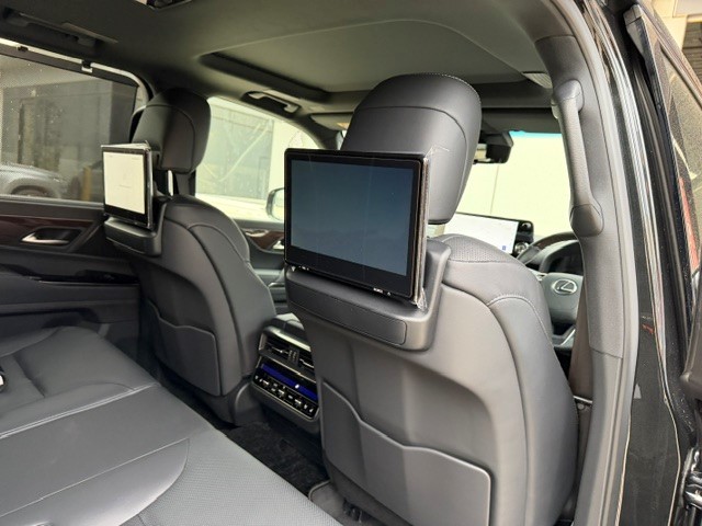 2026 Lexus LX500d Sports Luxury image 4