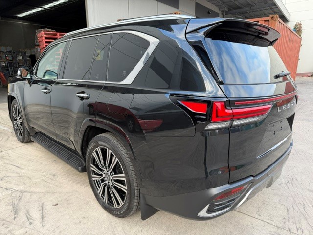 2026 Lexus LX600 Sports Luxury image 2