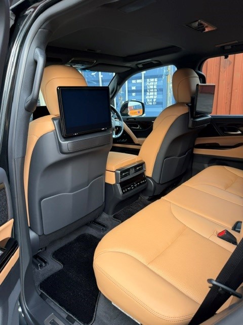 2026 Lexus LX600 Sports Luxury image 4