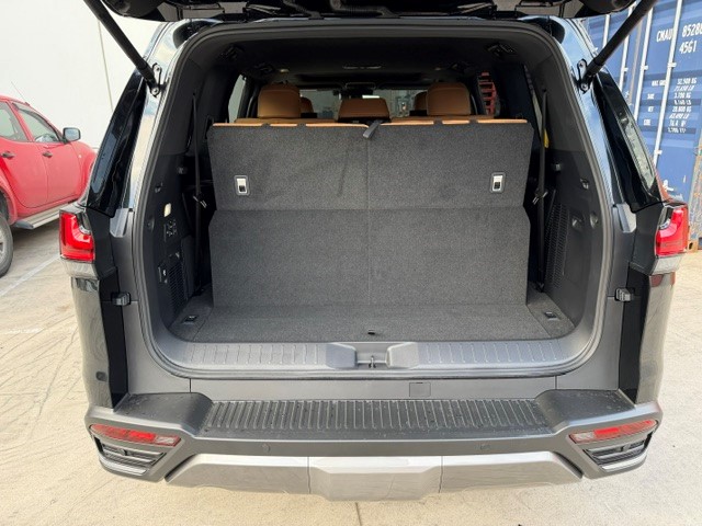 2026 Lexus LX600 Sports Luxury image 5