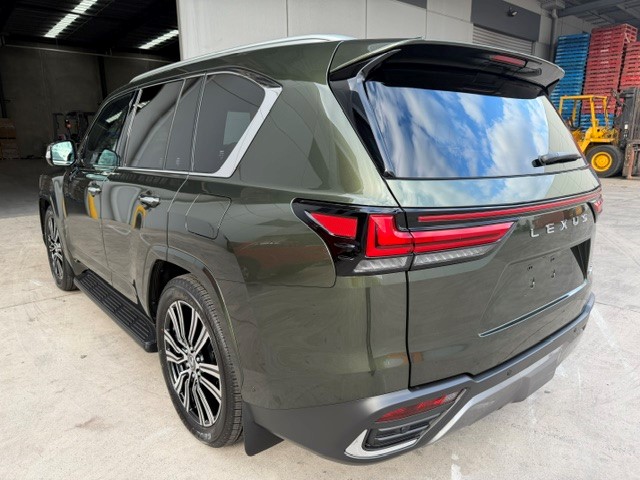 2026 Lexus LX700h Sports Luxury image 2