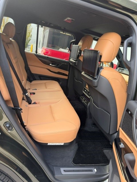 2026 Lexus LX700h Sports Luxury image 4