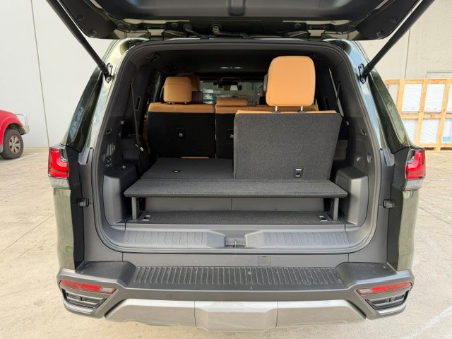2026 Lexus LX700h Sports Luxury image 5
