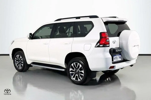 2023 Toyota Prado VX image 6