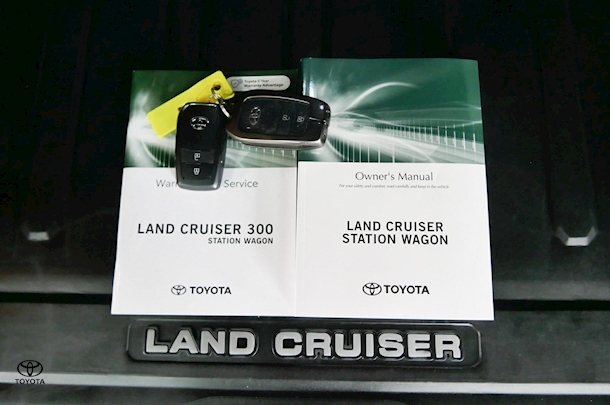 2024 Toyota Landcruiser GX image 25