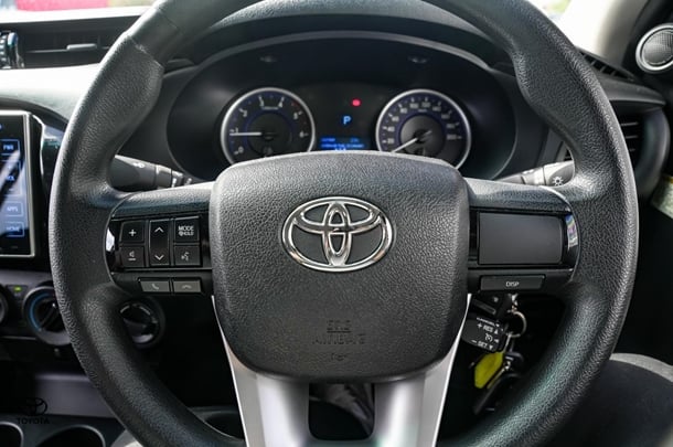 2018 Toyota HILUX Rugged image 17