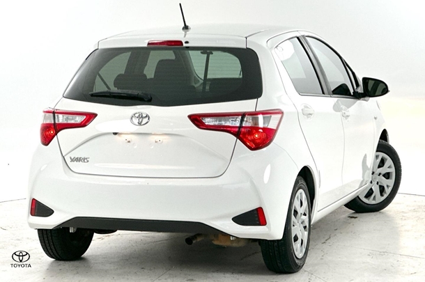 2019 Toyota Yaris Ascent image 7