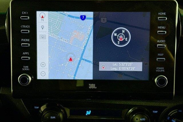 2022 Toyota Hilux Rogue image 16