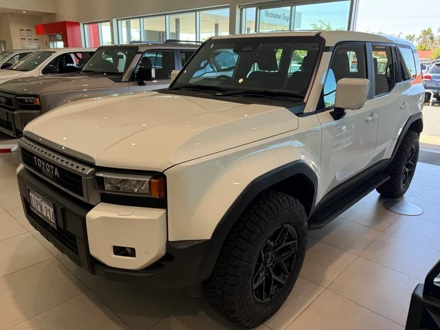 2025 Toyota Prado GX image 3