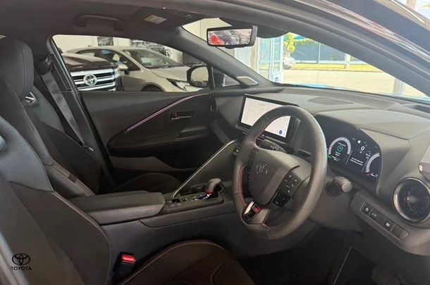 2023 Toyota C-HR Hybrid GR-S image 18