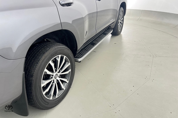 2023 Toyota Prado Kakadu image 12