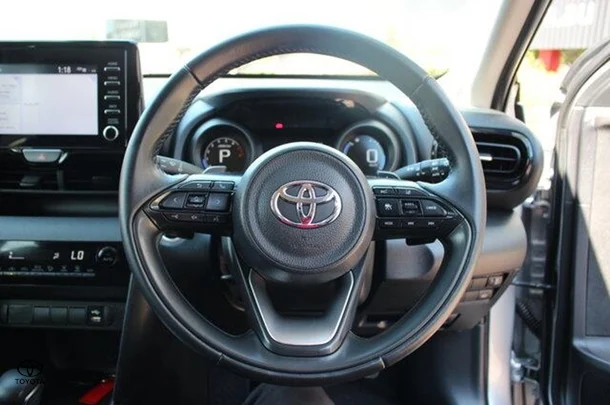 2023 Toyota Yaris Cross GX image 14