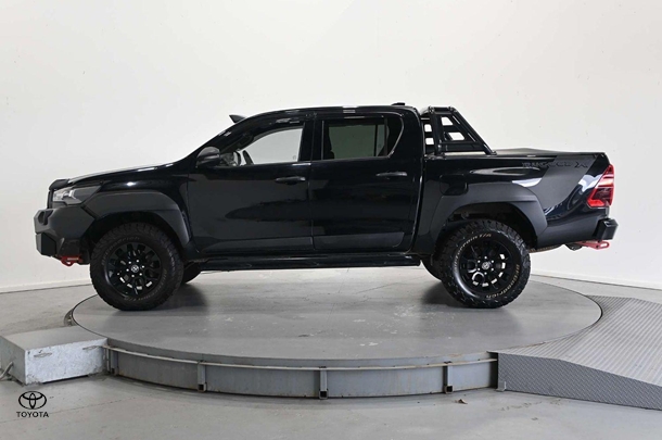 2021 Toyota Hilux 4x4 Rugged X image 8