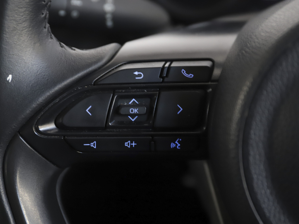 2022 Toyota Yaris Cross Hybrid GX image 10