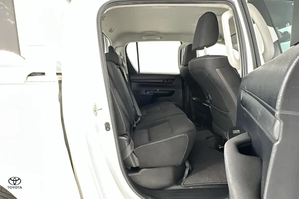 2019 Toyota Hilux SR image 14