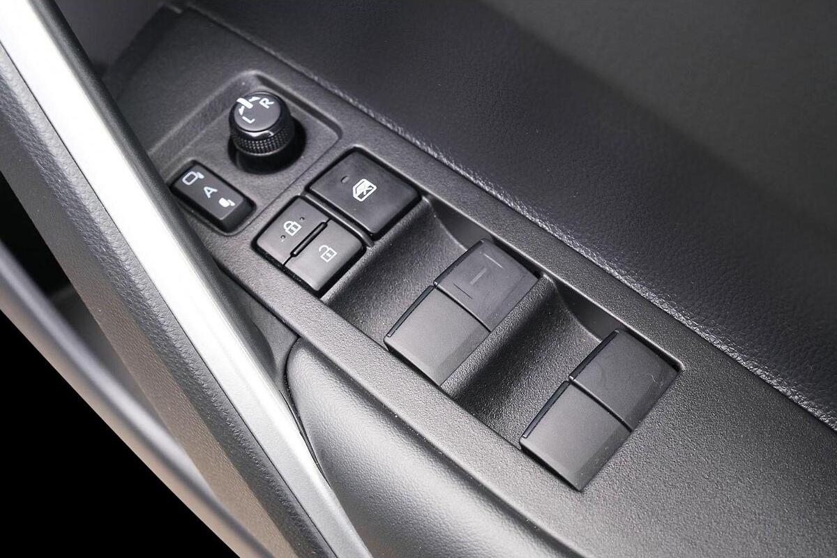 2024 Toyota Corolla Cross GXL Auto eFour image 19