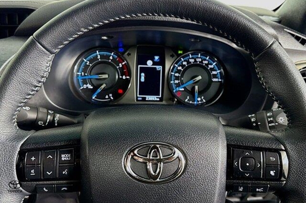 2022 Toyota Hilux Rogue image 13